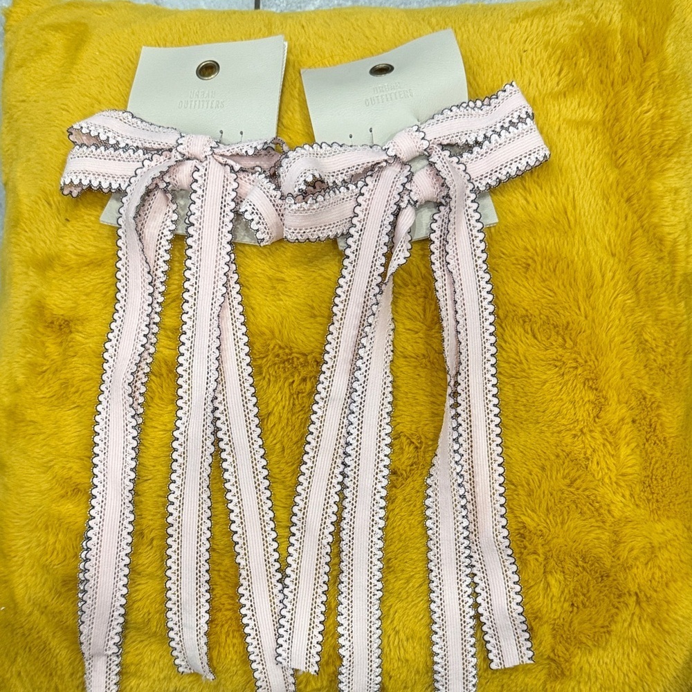 4 pieces / 2 pairs: Elegant Pink Lace Hair Bows